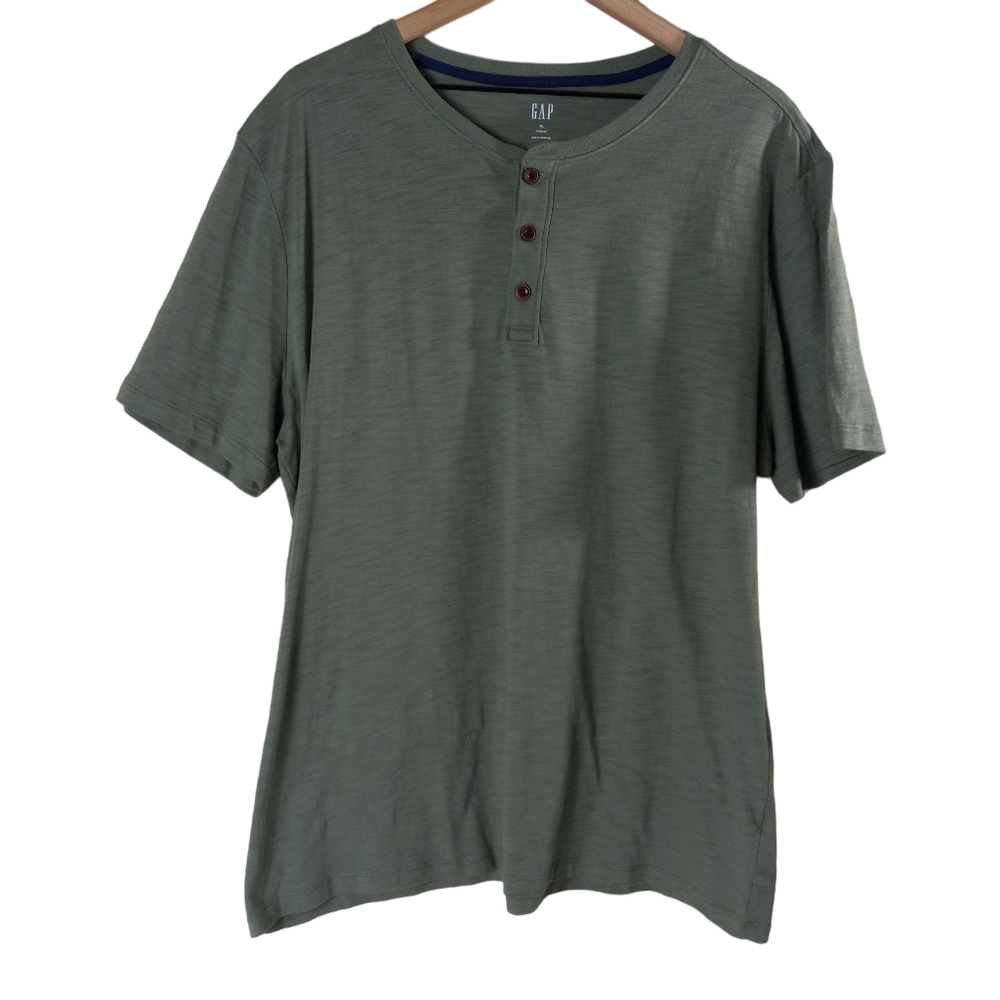 Gap short sleeve henley size XL Lived-In style excellent condition